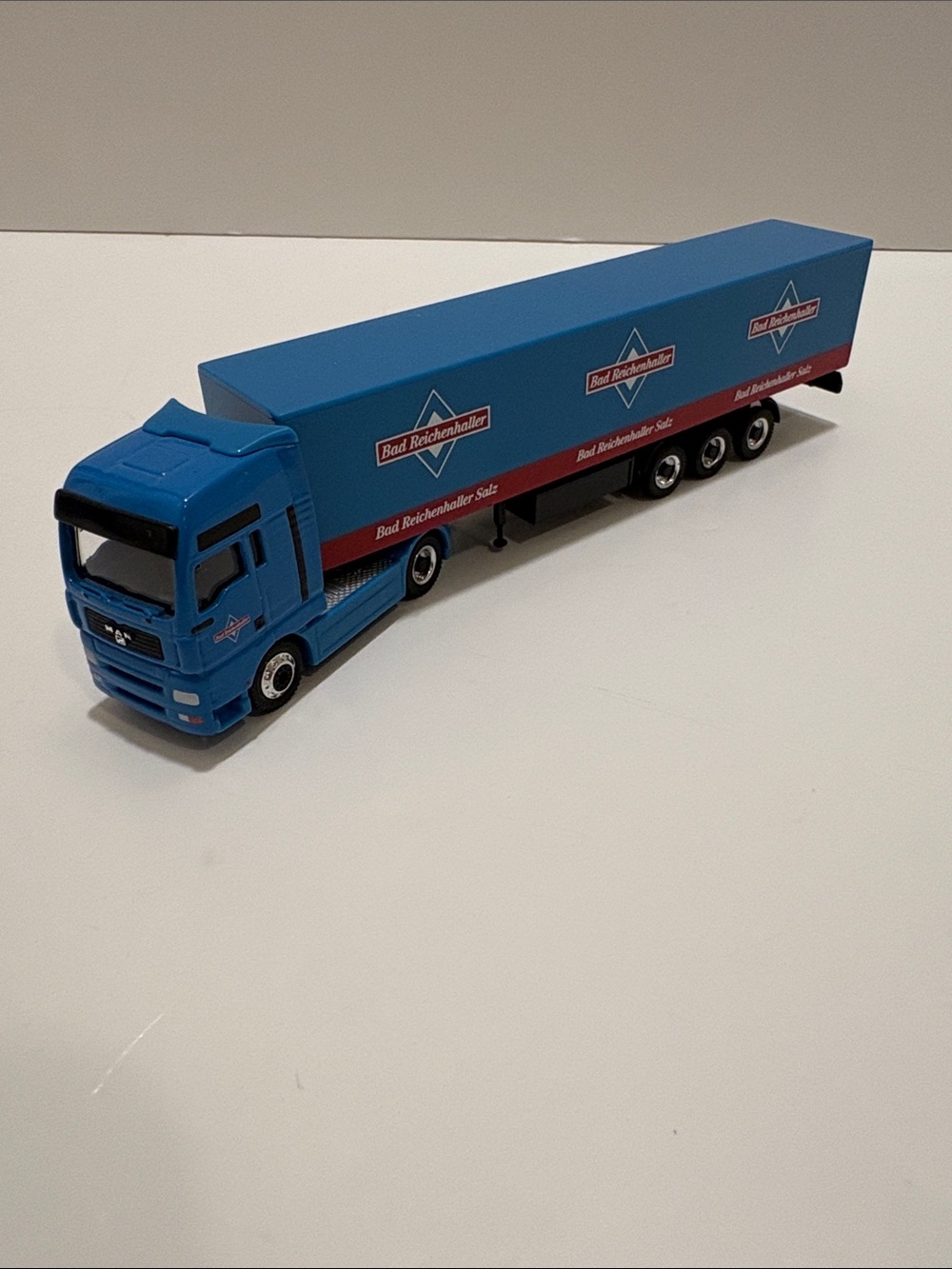 Schuco toy truck and trailer. 1:87 scale. With original packaging.